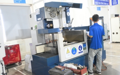 Precision plastic injection mold manufacturing services meeting technical standards