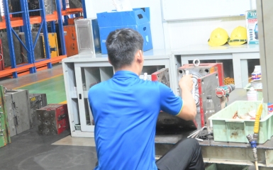 Precision plastic injection mold design and manufacturing to engineering drawings