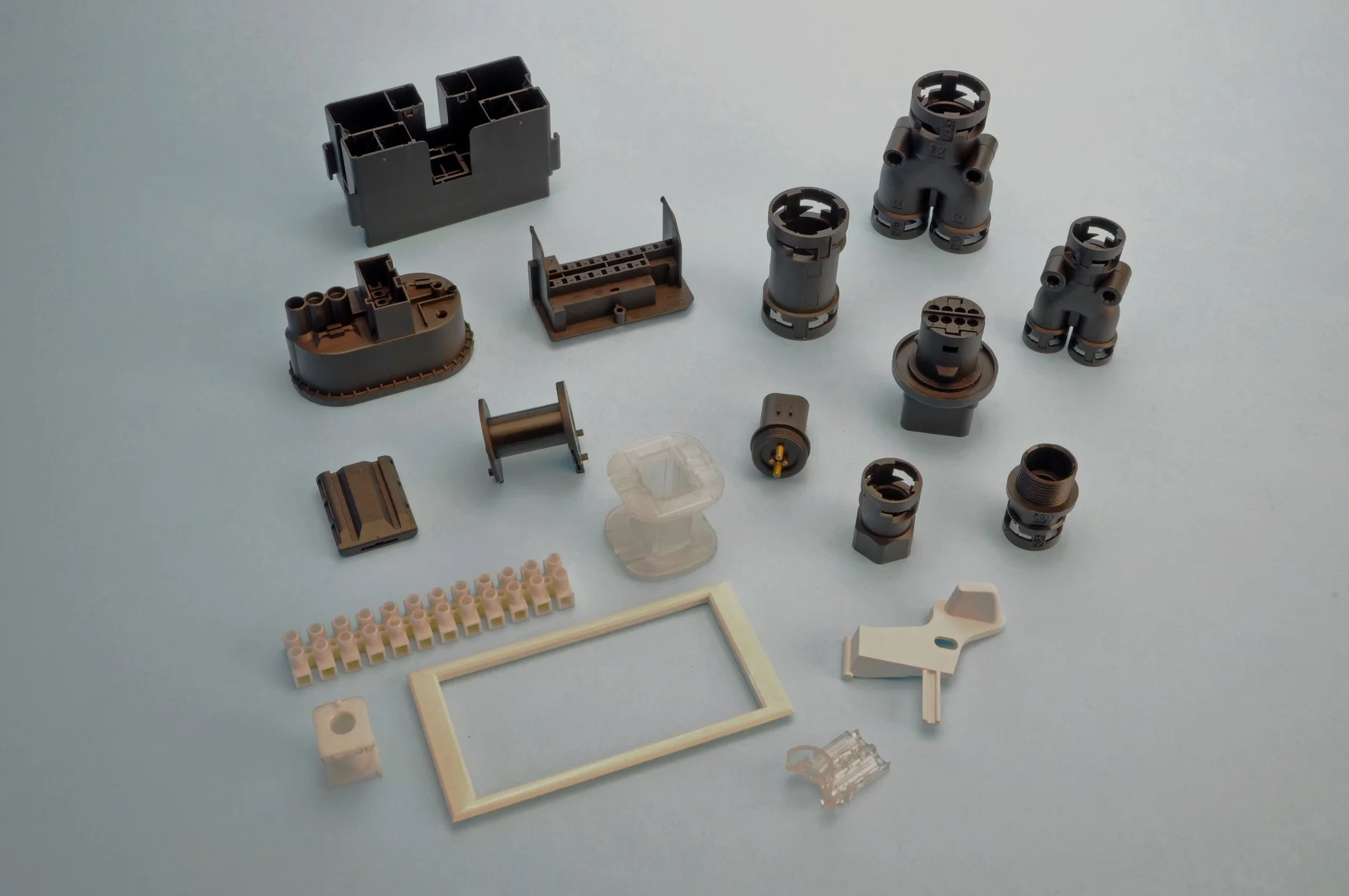 Sản xuất linh kiện nhựa