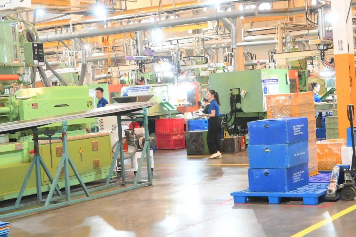 Plastic component manufacturing