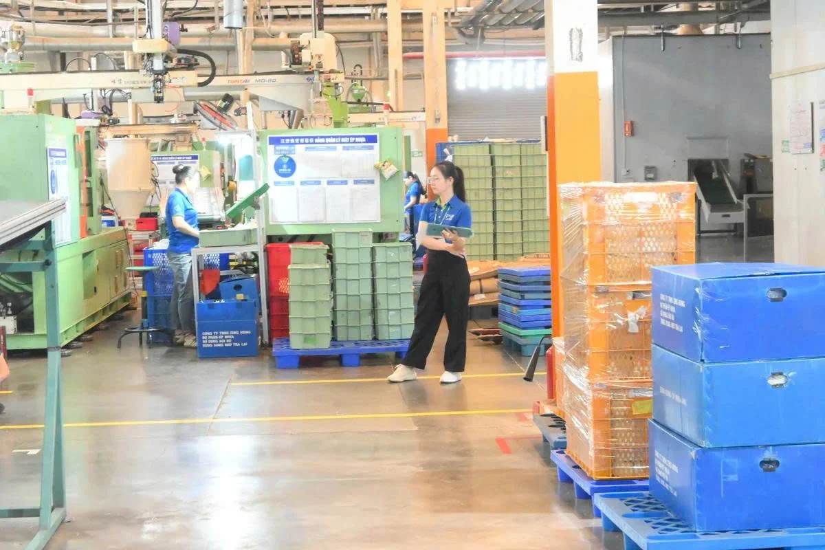 Industrial plastic injection molding