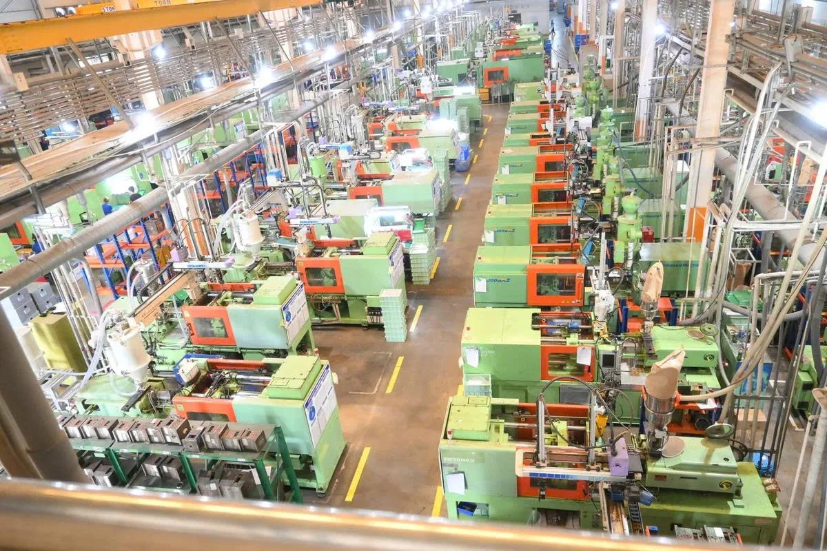 Industrial plastic injection molding