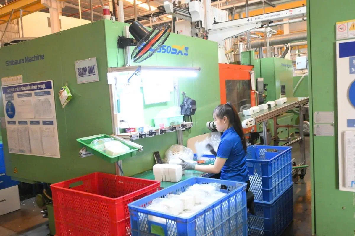 Industrial component plastic injection molding