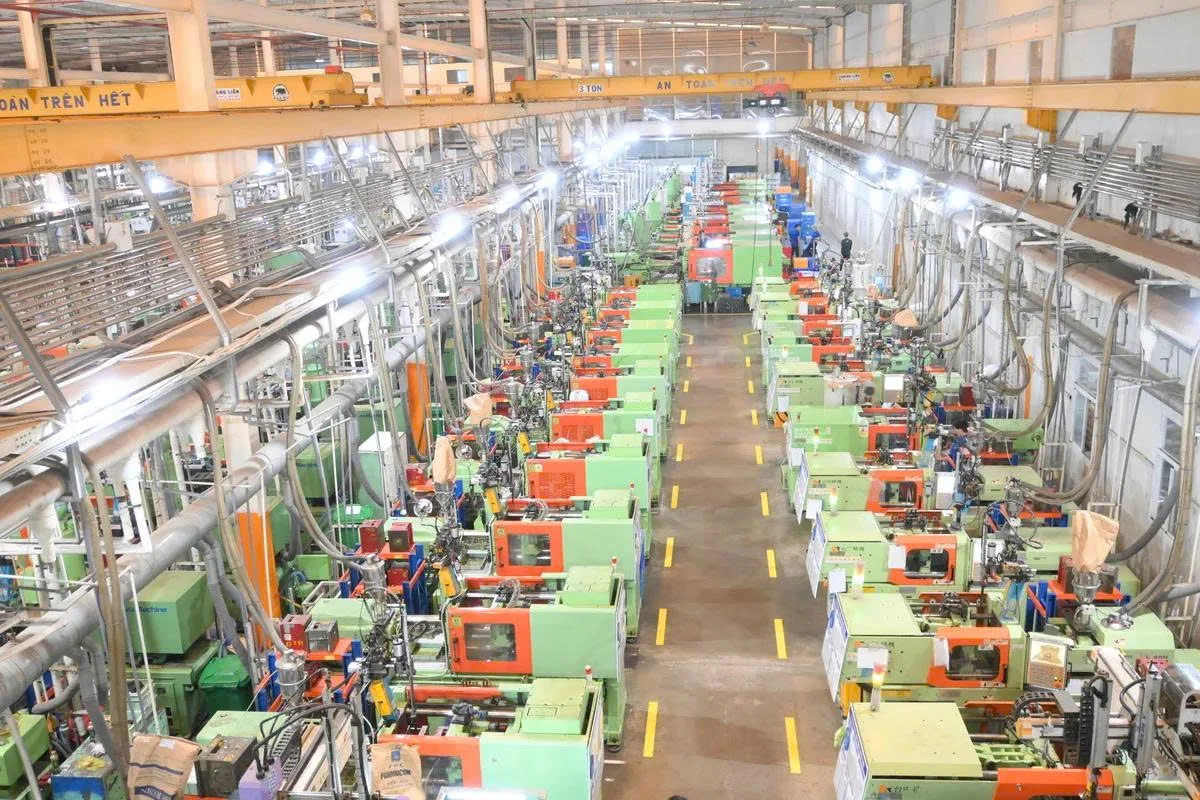 Industrial component plastic injection molding