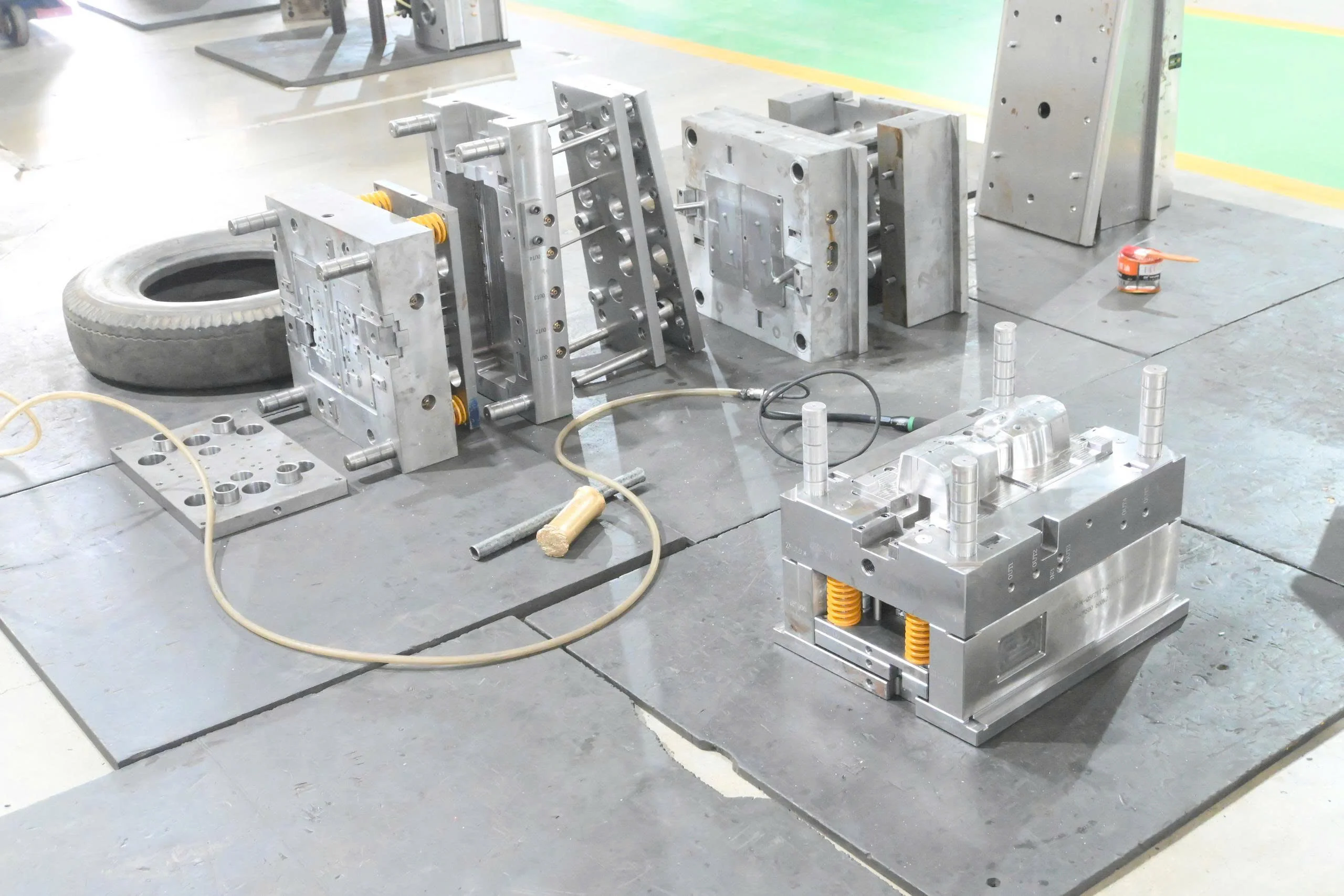 Injection mold