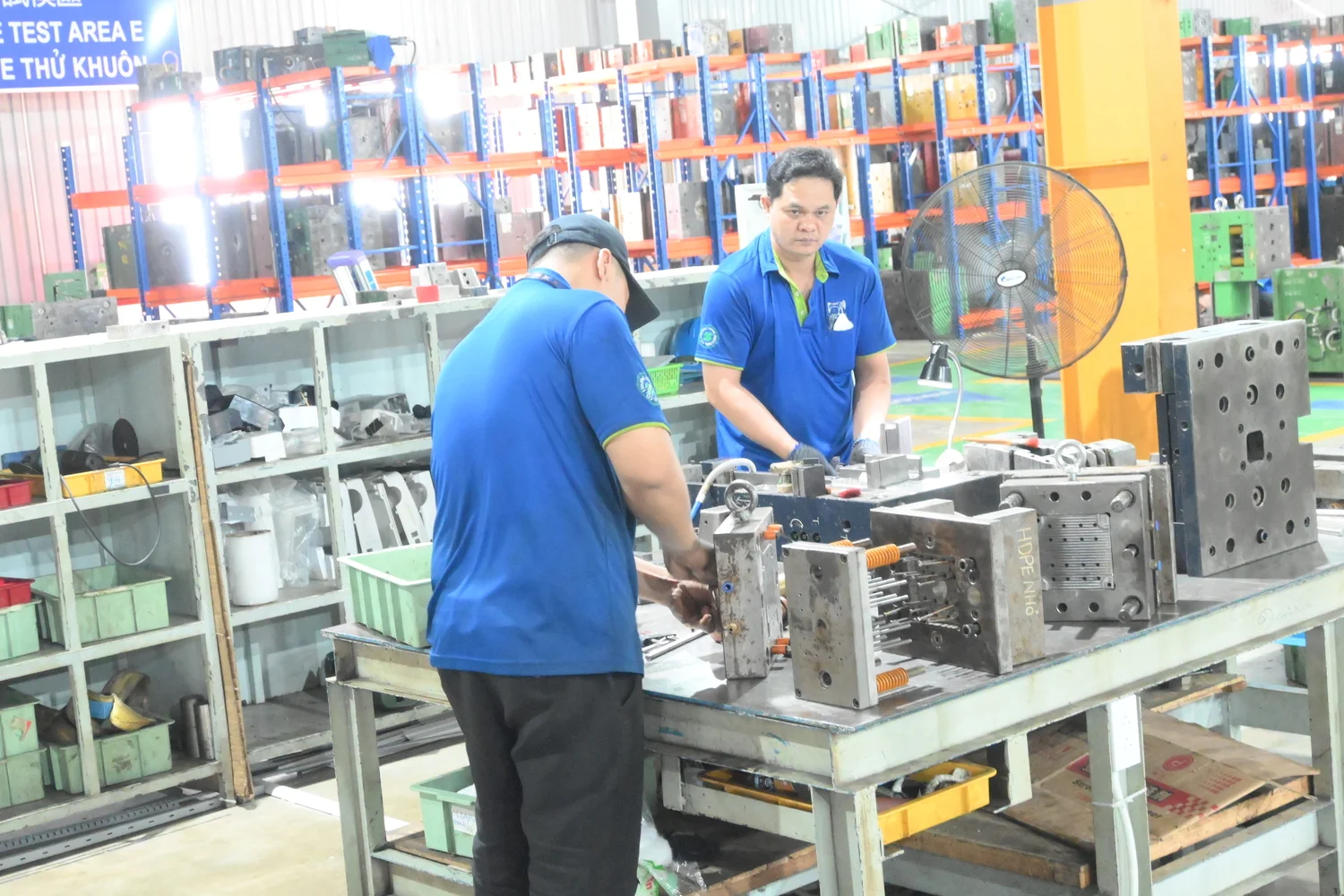 Khuôn ép nhựa chính xác